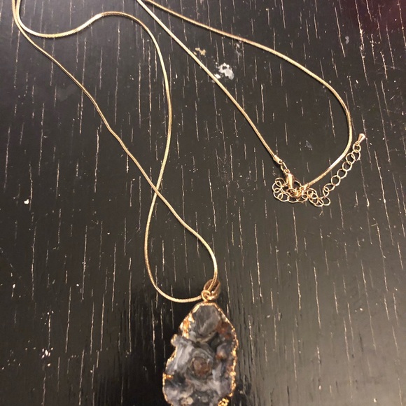 Silver geode on gold chain - Picture 2 of 2